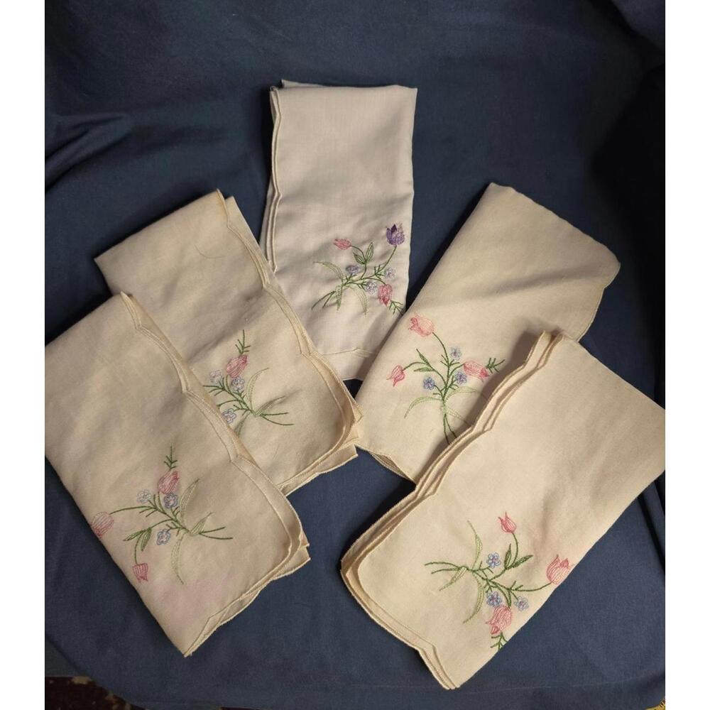 Set of 5 Vintage Embroidered Floral Napkins